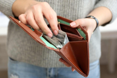 Sumqayıt: evli qadının pulunu mənimsəyən şəxs saxlanılıb