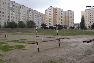Sumqayıt: 37 nömrəli məktəbin idman meydançası baxımsız vəziyyətdədir