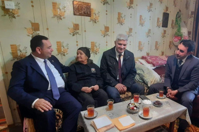 Sumqayıtda yaradılan Əlaqələndirmə Mərkəzinin əməkdaşları şəhid ailəsini ziyarət edib