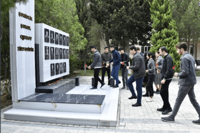 Sumqayıt Dövlət Universiteti: tələbələr şəhidləri yad ediblər