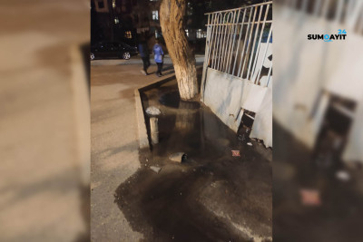 Sumqayıtda 8-ci mikrorayon ərazisində binaların altı ilə çirkab sular axır