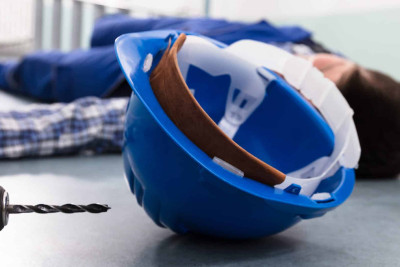 Sumqayıt: fəhlə hündür binadan yıxılıb