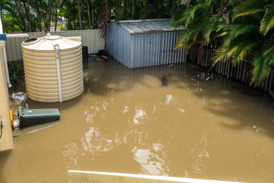 Sumqayıt: "Xəzər bağları" ərazisində bir neçə evin həyətini su basıb