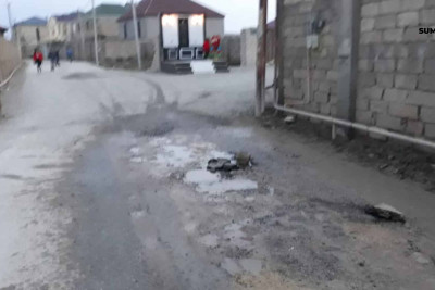 Corat bağları: asfalt örtüyünün olmaması sakinlərə çətinlik yaradır