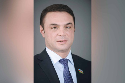 Sumqayıt: polisi döyən deputatın məhkəməsinə jurnalistlər buraxılmadılar