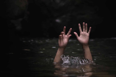 Sumqayıtda bir nəfər özünü dənizə atıb