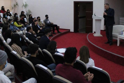 Sumqayıt Gənclər evi: şair, kinodramaturq Baba Vəziroğlu ilə görüş baş tutub