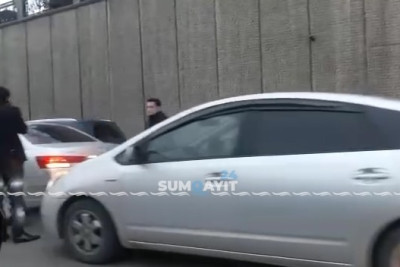 Sumqayıtdan paytaxta gələn avtomobil qəzaya uğrayıb