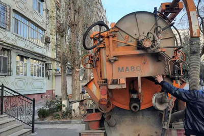 Sumqayıt: 18-ci mikrorayonda binaların kanalizasiya quyuları təmizlənib