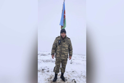 Keçmiş şagirdləri ilə birlikdə düşmənə qarşı çiyin-çiyinə döyüşən sumqayıtlı müəllim-hərbçi Məhərrəm Abbasov