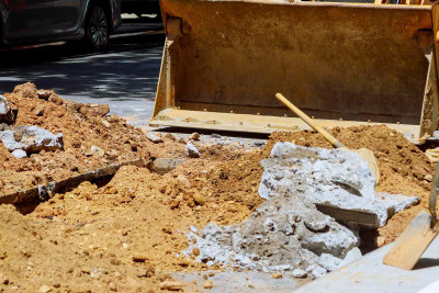 Sumqayıt: Novxanı bağlarında dağılmış yol bərpa edilir