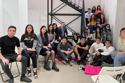 Sumqayıt Dövlət Universitetinin heyəti YARAT Müasir İncəsənət Mərkəzində olublar
