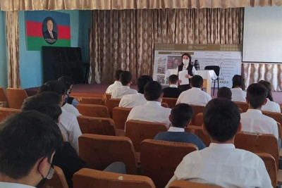 Sumqayıt Peşə Təhsil Mərkəzinin nümayəndəsi qobulu şagirdlərə seminar keçirib