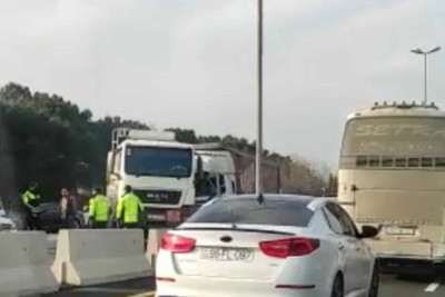 Sumqayıtda yanacaq daşıyan maşını ilə TIR toqquşub