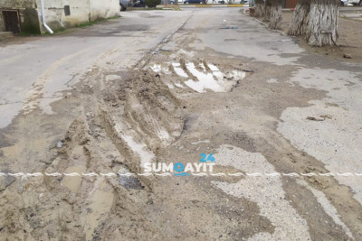 Sumqayıt: 4-cü mikrorayonda yol dağılmış vəziyyətdədir