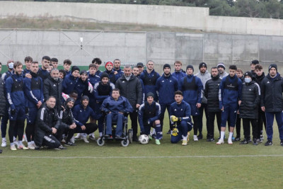 Sumqayıtlı yazıçı "Qarabağ" futbol klubunun idmançıları ilə görüşüb
