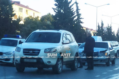 Koroğlu küçəsində iki minik avtmobili toqquşub