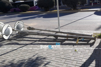 Sumqayıt: Sülh küçəsi boyunca işıq dirəkləri sökülür