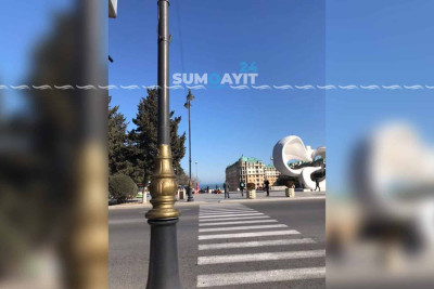 Sumqayıtda işıq dirəyi qəzalı vəziyyətdədir