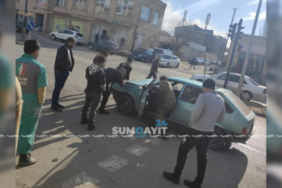 İki avtomobilin toqquşması nəticəsində qəza baş verib
