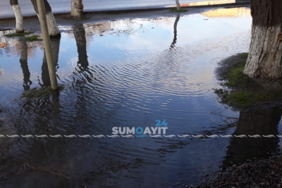 Sumqayıt: yüzlərlə şagirdin keçdiyi yol pis vəziyyətdədir