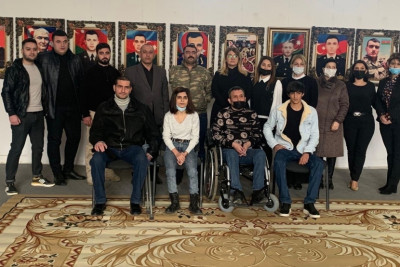 Qazilər “Zirvəyə ucalanlar” adlı sərgidə olublar