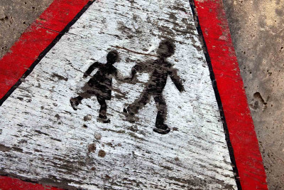 “Heydər park”ın önündə avtomobil yeniyetməni vurub