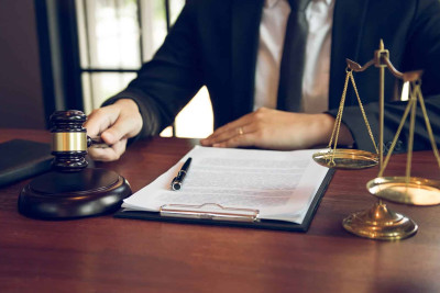 Sumqayıt: qonşusunu çoxsaylı bıçaq zərbələri endirərək qətlə yetirən şəxsin məhkəməsi başlayır