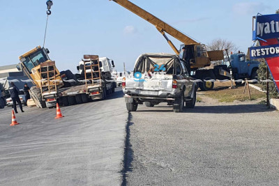 H.Z. Tağıyev qəsəbəsinə gedən yolda avtoqreyder aşıb