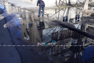 Sumqayıt: Azərbaycan prospektində kanalizasiya daşıb