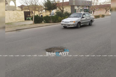 Sumqayıt: yolun hərəkət hissəsində olan “lyuk” problem yaşadır