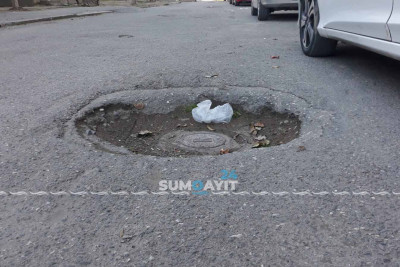 Sumqayıt: lyuk qapaqlarının yolla müqayisədə çox dərinlikdə yerləşməsi problem yaşadır