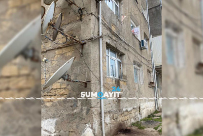 Kanalizasiya suları bınanın fasadını yararsız vəziyyətə salır