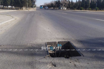 Səməd Vurğun küçəsi: yolun ortasında qapaqsız kanalizasiya quyusu var