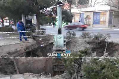 Bakı küçəsində su kəməri yenilənir