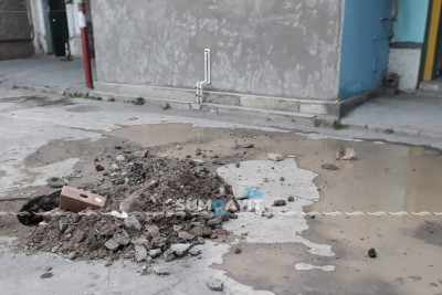 Evləri istiliklə təmin edən yeraltı boru 3 aya yaxındır ki təmir olunmur