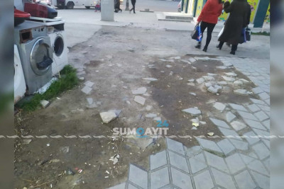 Babək küçəsində piyada yolu baxımsız vəziyyətdədir