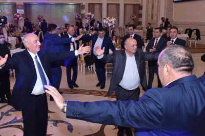 İcra başçısı Vətən Müharibəsi Qəhrəmanının toyunda olub