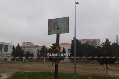 Şəhərimizin daha bir yararsız idman meydançası
