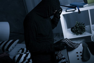 Evdən pul oğurlayan şəxs saxlanılıb