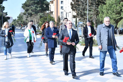 Aprel döyüşləri şəhidlərinin xatirəsi yad edilib