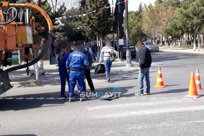 “Pioner” marketin yanında yol bağlıdır