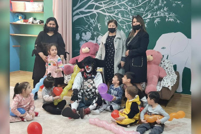 5 nömrəli məktəbin kollektivi psixonevroloji uşaq evindəki uşaqları ziyarət edib