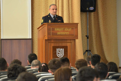 Polis rəisi tələbələrlə narkomaniya mövzusunda görüş keçirib