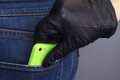 Sumqayıtda paytaxt sakininin telefonunu əlindən alıblar