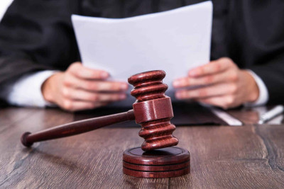 Sumqayıtda törətdiyi qəza ilə yaşlı qadının ölümünə səbəb olan şəxsə hökm oxunub