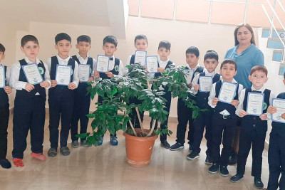 Şagirdlərin hazırladığı kompozisiyalarla Kimyaçılar sarayının foyesi bəzədilib