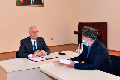 İcra başçısı Zakir Fərəcov qəsəbə sakinlərini qəbul edib