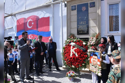 Şəhid Kərim Əhmədəliyevin xatirəsinə lövhə quraşdırılıb