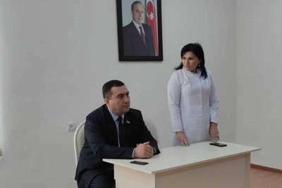 Sumqayıt: deputat Müşfiq Məmmədli Ailə Sağlamlıq Mərkəzinin kollektivi ilə görüşüb